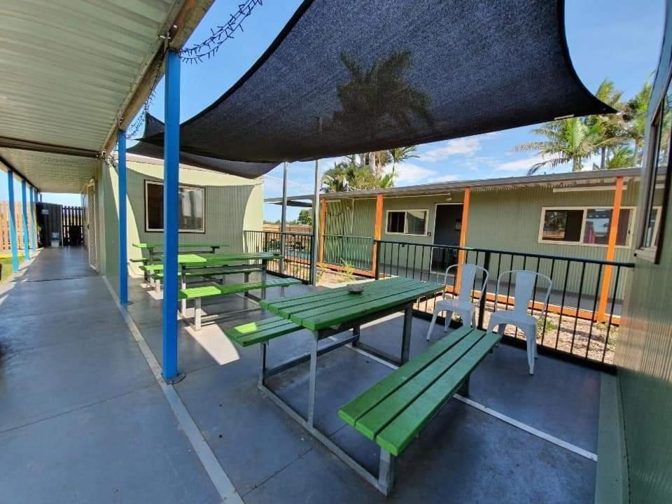 Palm Tree Backpackers Hostel Bundaberg Buitenkant foto